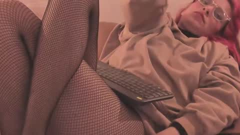 Snapshot of redmeloddy chatting on 03/11/25, 10:53 Meloddy online show from 03/11/25, 10:53