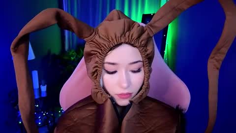 Snapshot of redmidnight_ chatting on 04/05/26, 08:50 Kiara online show from 04/05/26, 08:50