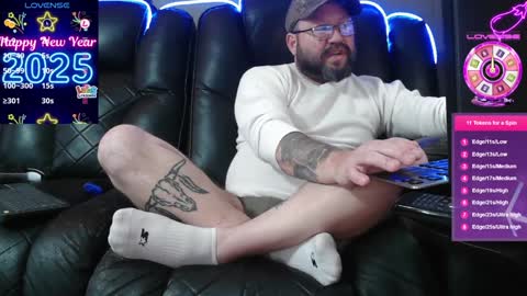 Snapshot of redneckwants2play chatting on 01/10/25, 12:49 RedneckWants2Play online show from 01/10/25, 12:49