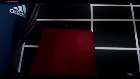 Snapshot of redroom696 chatting on 10/16/25, 09:21 stiven online show from 10/16/25, 09:21