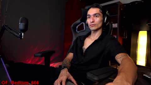 Snapshot of redrum_696 chatting on 12/21/24, 03:58 Red online show from 12/21/24, 03:58