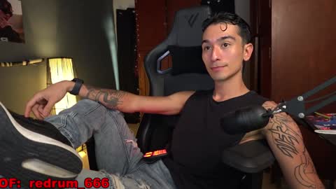 Snapshot of redrum_696 chatting on 01/15/25, 06:29 Red online show from 01/15/25, 06:29