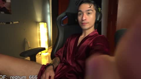 Snapshot of redrum_696 chatting on 01/25/25, 04:35 Red online show from 01/25/25, 04:35