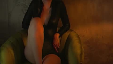 Snapshot of redsparrow__ chatting on 10/12/25, 07:24 Red online show from 10/12/25, 07:24