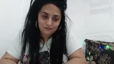 Snapshot of reeapassion chatting on 12/16/25, 08:25 Reea online show from 12/16/25, 08:25