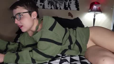 Snapshot of reee4mebb chatting on 12/22/24, 05:56 Kenzie online show from 12/22/24, 05:56