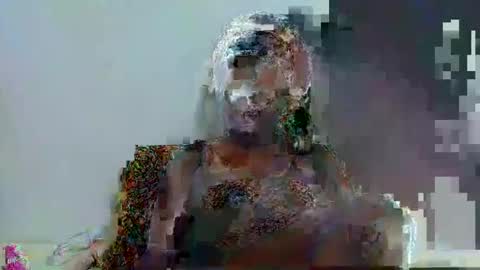 Snapshot of reem_wonder chatting on 01/21/25, 08:30 Reem online show from 01/21/25, 08:30