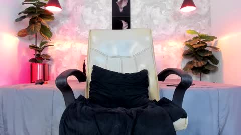 Snapshot of regan_pearson chatting on 11/09/25, 05:55 Regan online show from 11/09/25, 05:55