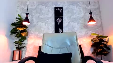 Snapshot of regan_pearson chatting on 11/26/25, 02:01 Regan online show from 11/26/25, 02:01