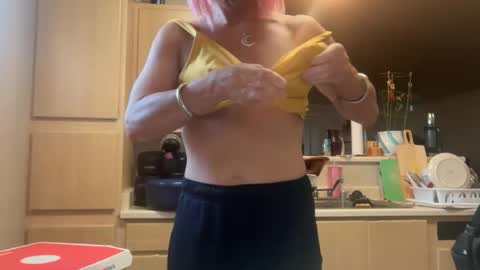 Snapshot of regina_george310 chatting on 07/29/26, 01:37 regina_george310 online show from 07/29/26, 01:37