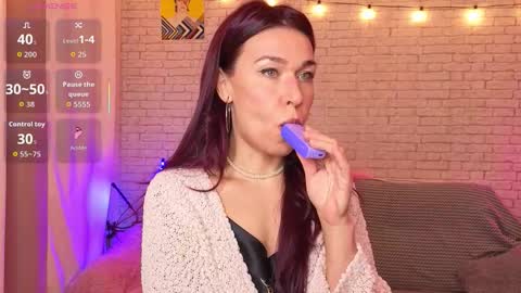 Snapshot of reginahawkinss chatting on 12/19/25, 12:01 ReginaHawkinss online show from 12/19/25, 12:01