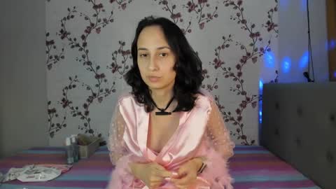 Snapshot of reginamoon12 chatting on 02/01/25, 01:41 Alisa online show from 02/01/25, 01:41