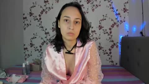 Snapshot of reginamoon12 chatting on 02/14/25, 12:36 Alisa online show from 02/14/25, 12:36