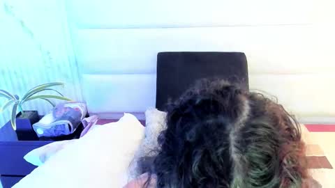 reginavegaa online show from 12/03/25, 11:41