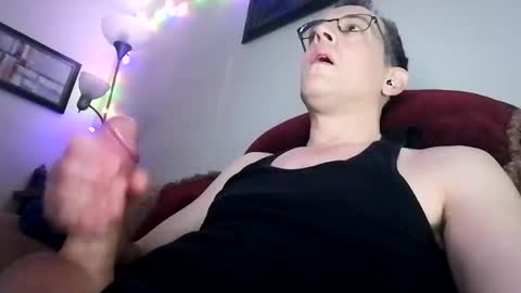 Snapshot of regularguy20 chatting on 12/14/25, 09:47 regularguy20 online show from 12/14/25, 09:47