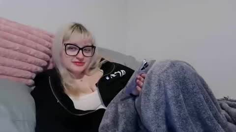 Snapshot of reiannmay chatting on 11/19/25, 04:23 reiannmay online show from 11/19/25, 04:23