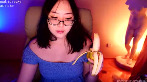 Snapshot of reibelletv chatting on 01/19/26, 04:16 online show from 01/19/26, 04:16