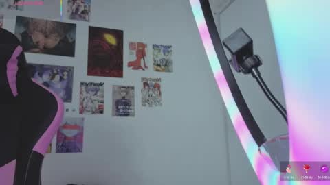 Snapshot of reicos_ chatting on 04/21/26, 01:42 rei 3 online show from 04/21/26, 01:42