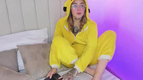 Snapshot of reikaminato chatting on 09/20/25, 01:45 Reika  online show from 09/20/25, 01:45