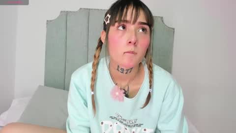 Snapshot of reikaminato chatting on 10/04/25, 03:43 Reika  online show from 10/04/25, 03:43