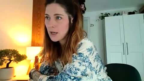 Snapshot of reileyfoxx chatting on 04/09/26, 06:19 Reiley online show from 04/09/26, 06:19