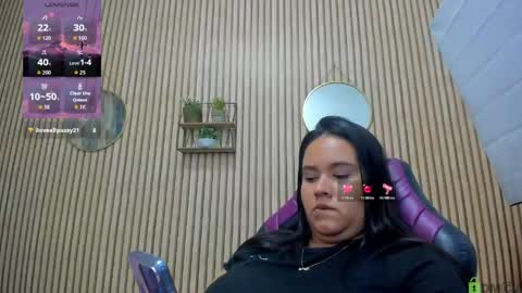 Snapshot of reina_loren chatting on 05/13/26, 06:22 reina_loren online show from 05/13/26, 06:22