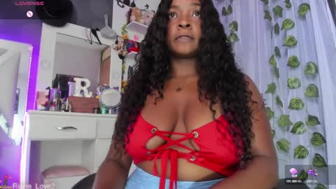 Snapshot of reina_love2 chatting on 01/13/25, 08:15 Reina online show from 01/13/25, 08:15