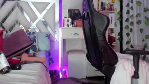 Snapshot of reina_love2 chatting on 01/15/25, 10:06 Reina online show from 01/15/25, 10:06