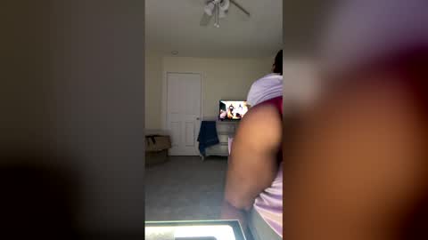 Snapshot of reinarica chatting on 03/06/26, 08:22 reinarica online show from 03/06/26, 08:22