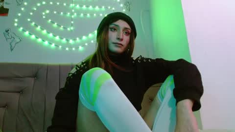 reiv_femboy online show from 05/12/26, 03:58