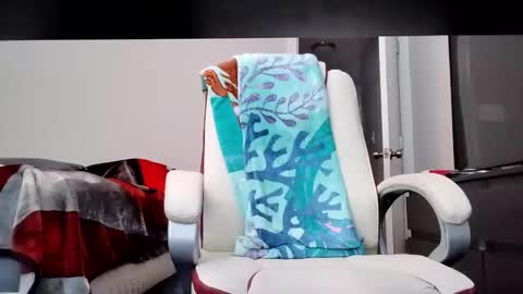 Snapshot of remmi556692 chatting on 11/13/25, 03:33 remmi556692 online show from 11/13/25, 03:33