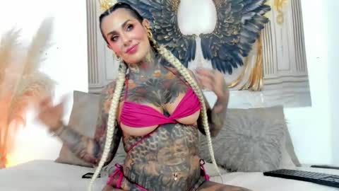 Laura online show from 09/19/25, 11:49