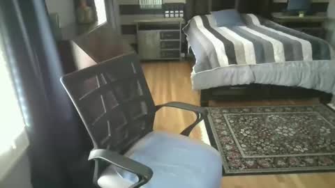 Snapshot of ren_and_stempie chatting on 10/28/25, 08:11 ren_and_stempie online show from 10/28/25, 08:11