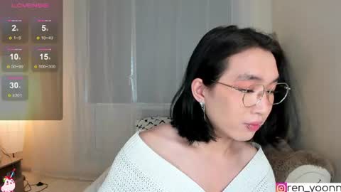 Snapshot of ren_yoonn chatting on 06/19/26, 09:35 Ren online show from 06/19/26, 09:35