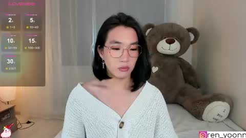 Snapshot of ren_yoonn chatting on 06/20/26, 09:56 Ren online show from 06/20/26, 09:56