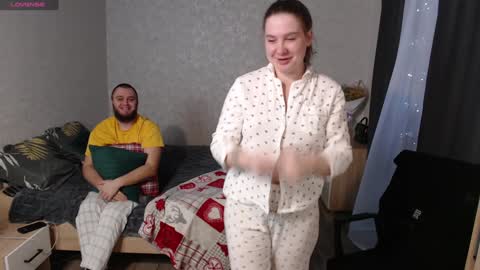 Snapshot of renae_tom chatting on 12/02/24, 11:45 Renae Tom online show from 12/02/24, 11:45