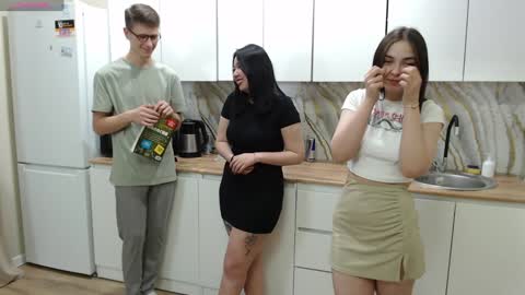 Snapshot of renae_tom chatting on 12/04/24, 05:55 Renae Tom online show from 12/04/24, 05:55