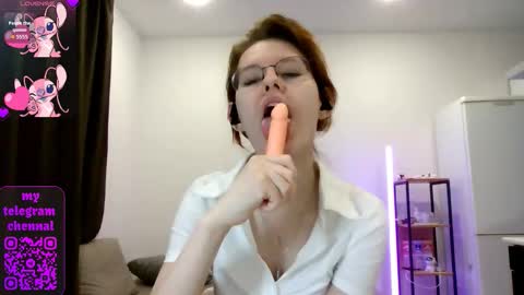 Snapshot of renaeblaski chatting on 02/27/26, 05:57 Claire online show from 02/27/26, 05:57