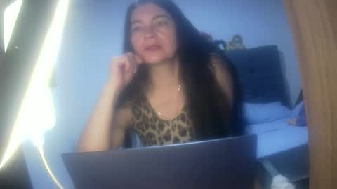 Snapshot of renata_hot1 chatting on 11/21/25, 11:03 renata_hot1 online show from 11/21/25, 11:03