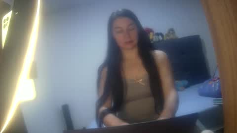 Snapshot of renata_hot1 chatting on 11/23/25, 01:38 renata_hot1 online show from 11/23/25, 01:38