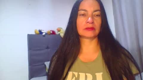 Snapshot of renata_hot1 chatting on 05/06/26, 10:48 renata_hot1 online show from 05/06/26, 10:48