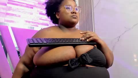 Snapshot of renatafoxter chatting on 04/29/26, 11:58 nataly online show from 04/29/26, 11:58