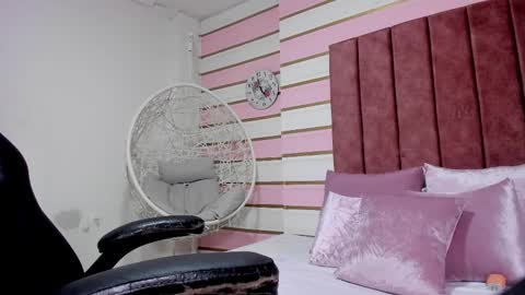 Snapshot of renatarussel chatting on 01/13/25, 05:44 Renata  online show from 01/13/25, 05:44