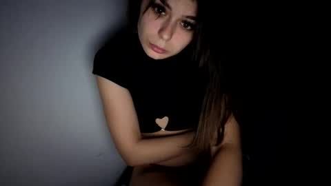 renee_loah online show from 11/01/25, 10:56