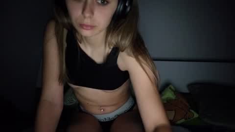 Snapshot of renee_loah chatting on 06/02/26, 09:17 renee_loah online show from 06/02/26, 09:17