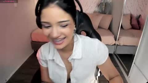 Snapshot of renee_shelby_ chatting on 08/05/26, 09:28 Renee Shelby online show from 08/05/26, 09:28