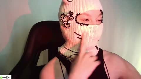 Snapshot of renesme_lusilia chatting on 05/01/26, 02:05 Renesme White Im here from Monday to Friday online show from 05/01/26, 02:05