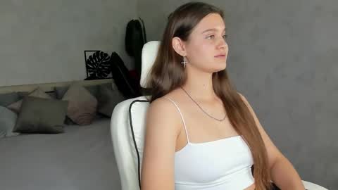 Renesmy online show from 10/11/25, 01:05