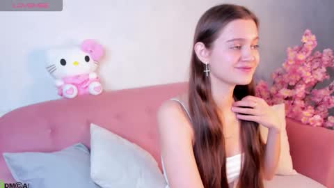 Renesmy online show from 11/08/25, 12:33