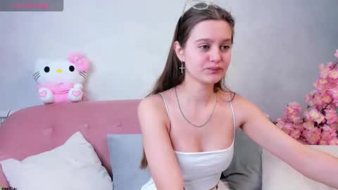 Renesmy online show from 11/24/25, 12:32